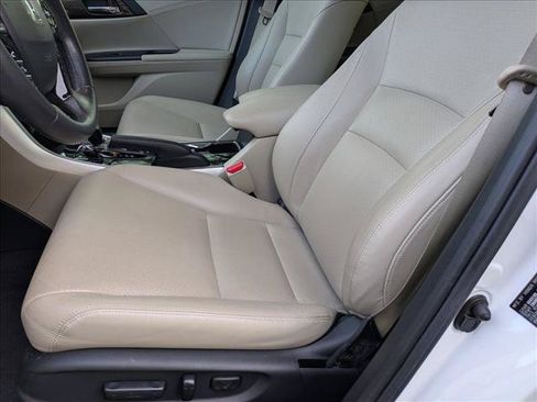 Used 2017 Honda Accord Touring image 12