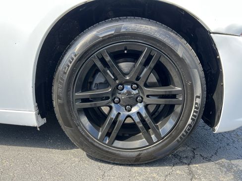 Used 2014 Dodge Charger SE RWD image 10