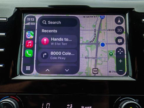 Used 2019 Toyota Camry SE FWD image 7