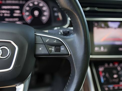 Used 2019 Audi Q8 Prestige w/ Luxury Package AWD/4WD image 13