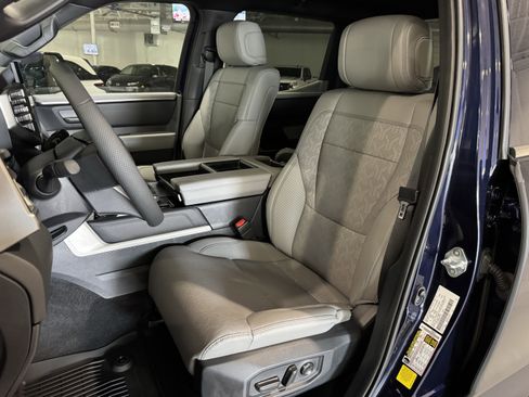 Used 2025 Toyota Tundra Limited image 25