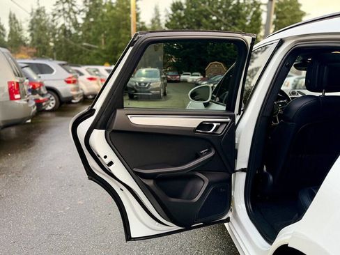 Used 2016 Porsche Macan Turbo image 33