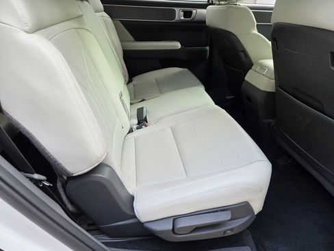Used 2025 Hyundai Santa Fe SEL FWD image 17