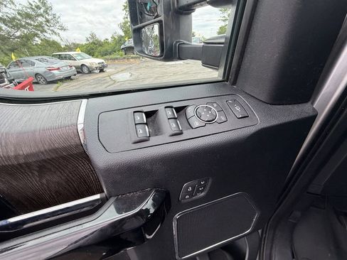 Used 2020 Ford F250 Lariat w/ Lariat Ultimate Package AWD/4WD image 15