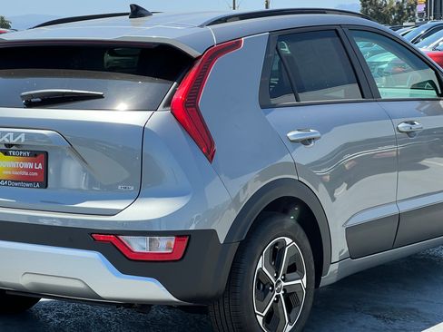 New 2026 Kia Niro EX FWD image 8