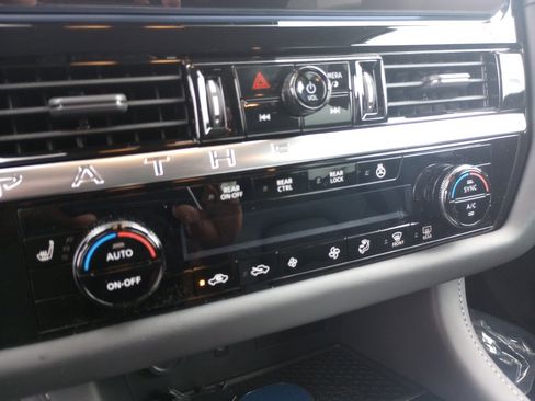 New 2026 Nissan Pathfinder SL image 17