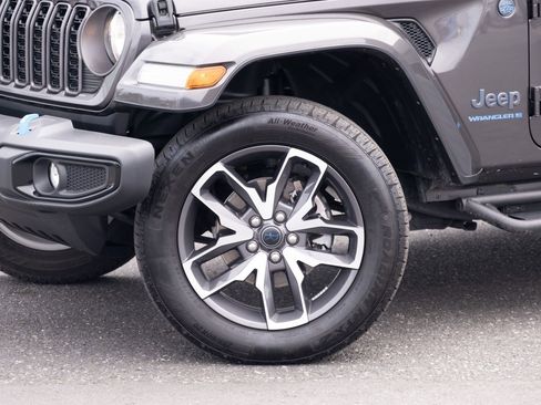 Used 2024 Jeep Wrangler Unlimited AWD/4WD image 18