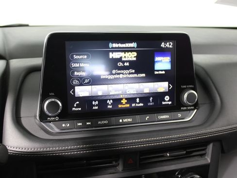 Used 2024 Nissan Rogue S FWD image 16