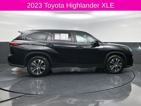 Used 2023 Toyota Highlander XLE image 4