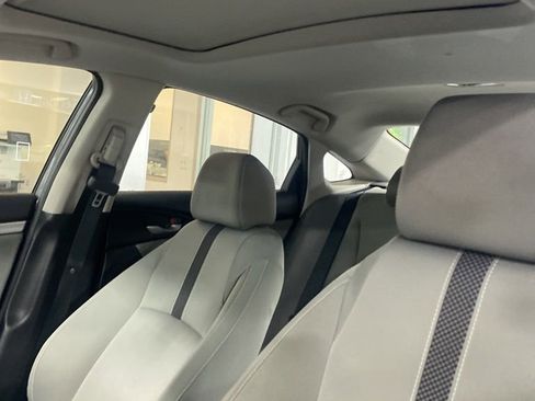 Used 2019 Honda Civic EX image 9