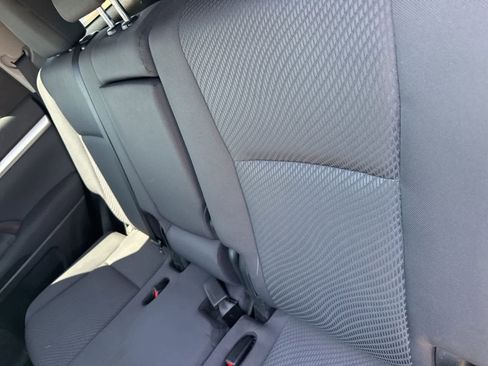 Used 2019 Toyota Highlander LE AWD/4WD image 16