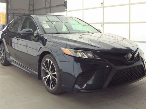 Used 2019 Toyota Camry SE FWD image 4
