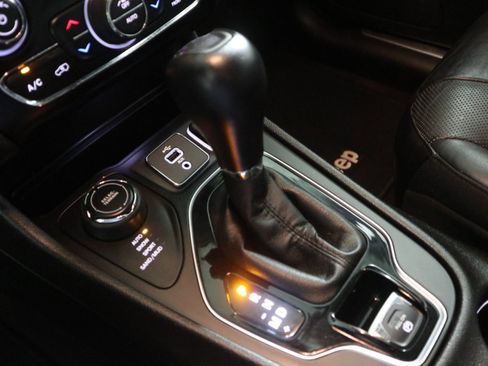 Used 2019 Jeep Cherokee Limited AWD/4WD image 25