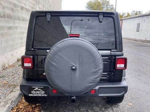 Used 2019 Jeep Wrangler Unlimited Sahara w/ Uconnect 4C Nav & Sound Group image 3