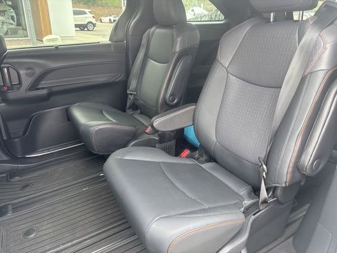 Used 2022 Toyota Sienna XSE w/ XSE Plus Package image 7