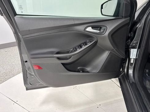 Used 2018 Ford Focus SE FWD image 8
