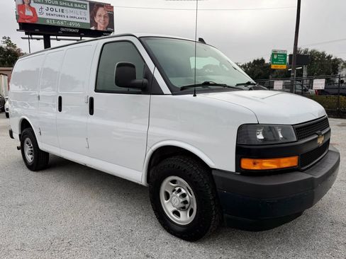 Used 2018 Chevrolet Express 2500 w/ Enhanced Convenience Package image 3
