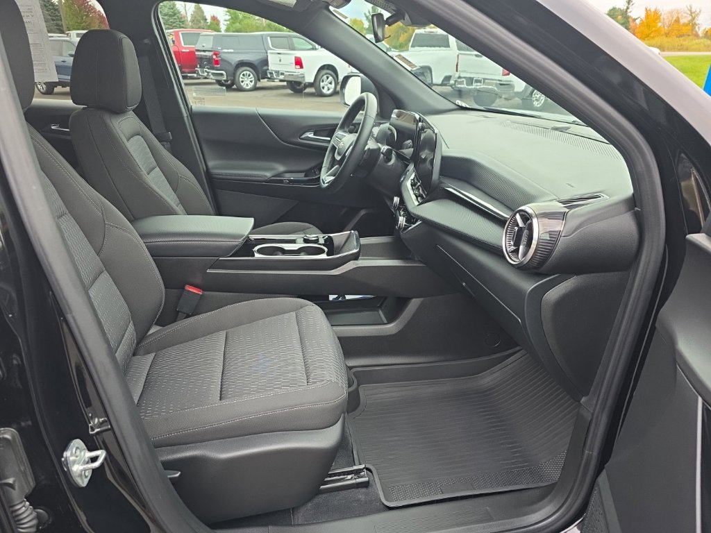 Used 2026 Chevrolet Equinox LT AWD/4WD image 23