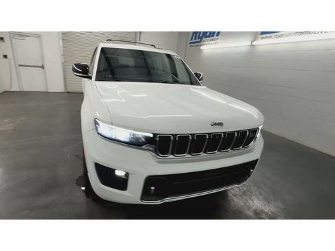 Used 2023 Jeep Grand Cherokee Overland w/ Adv Protech Group III RWD image 3