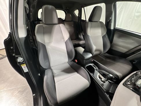 Used 2014 Toyota RAV4 XLE image 31