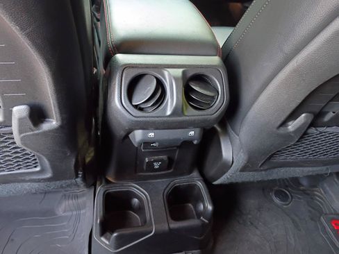 Used 2020 Jeep Gladiator Rubicon AWD/4WD image 16