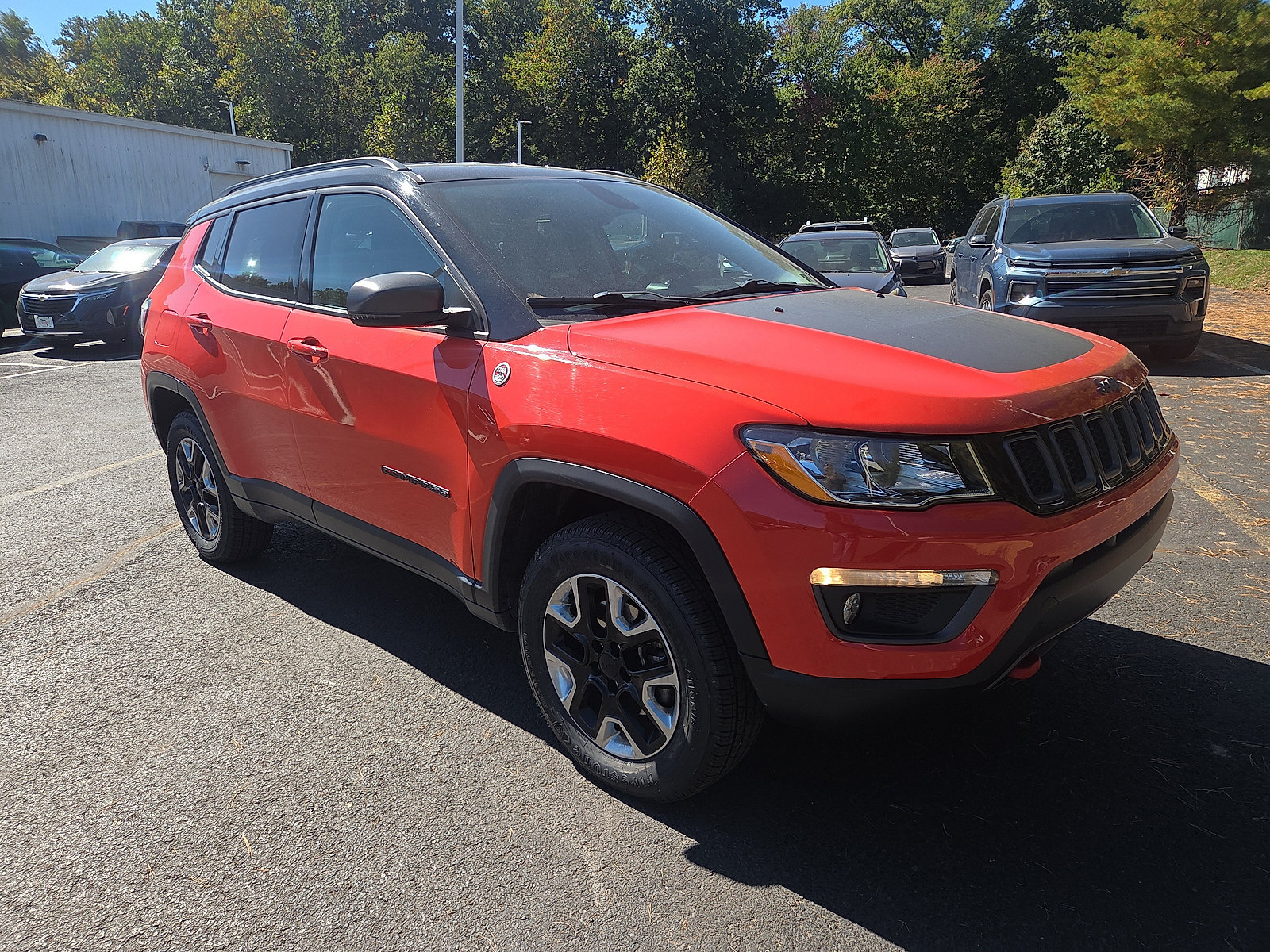 Used 2018 Jeep Compass Trailhawk w/ Leather Interior Group AWD/4WD image 1