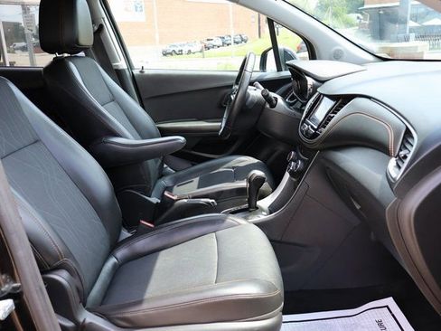 Used 2020 Chevrolet Trax LT w/ LT Convenience Package FWD image 8