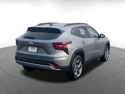 Used 2025 Chevrolet Trax LT image 14