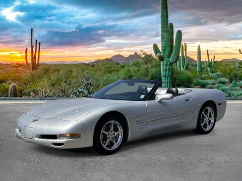 Used 2002 Chevrolet Corvette Convertible w/ Preferred Equipment Group2 RWD image 5