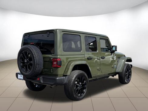 Used 2024 Jeep Wrangler Unlimited Sahara AWD/4WD image 7