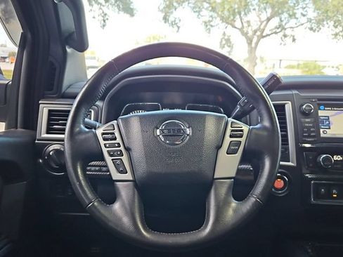 Used 2018 Nissan Titan SV w/ SV Convenience Package RWD image 12