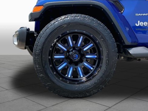 Used 2018 Jeep Wrangler Unlimited Sahara AWD/4WD image 11