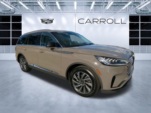 Used 2025 Lincoln Aviator 2WD image 2