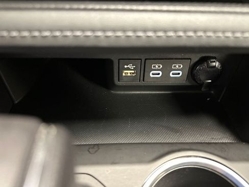 Used 2023 Toyota Highlander XLE AWD/4WD image 23
