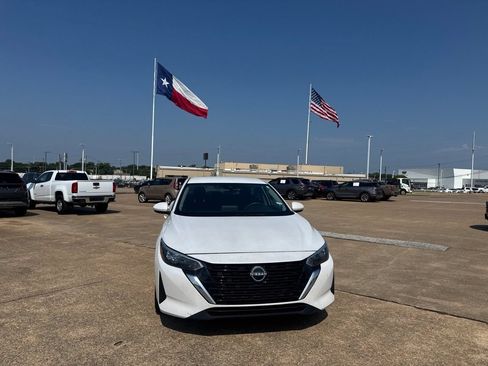 Certified 2024 Nissan Sentra SV FWD image 4