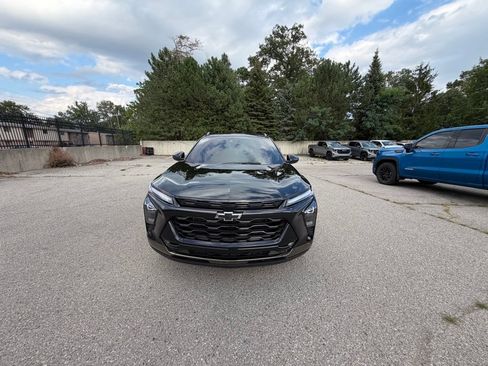 Used 2024 Chevrolet Trax ACTIV w/ Sunroof Package FWD image 3