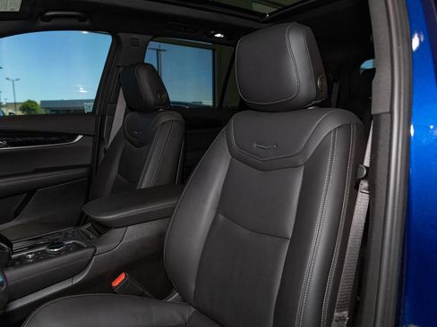 Used 2024 Cadillac XT6 Premium Luxury w/ Technology Package AWD/4WD image 8