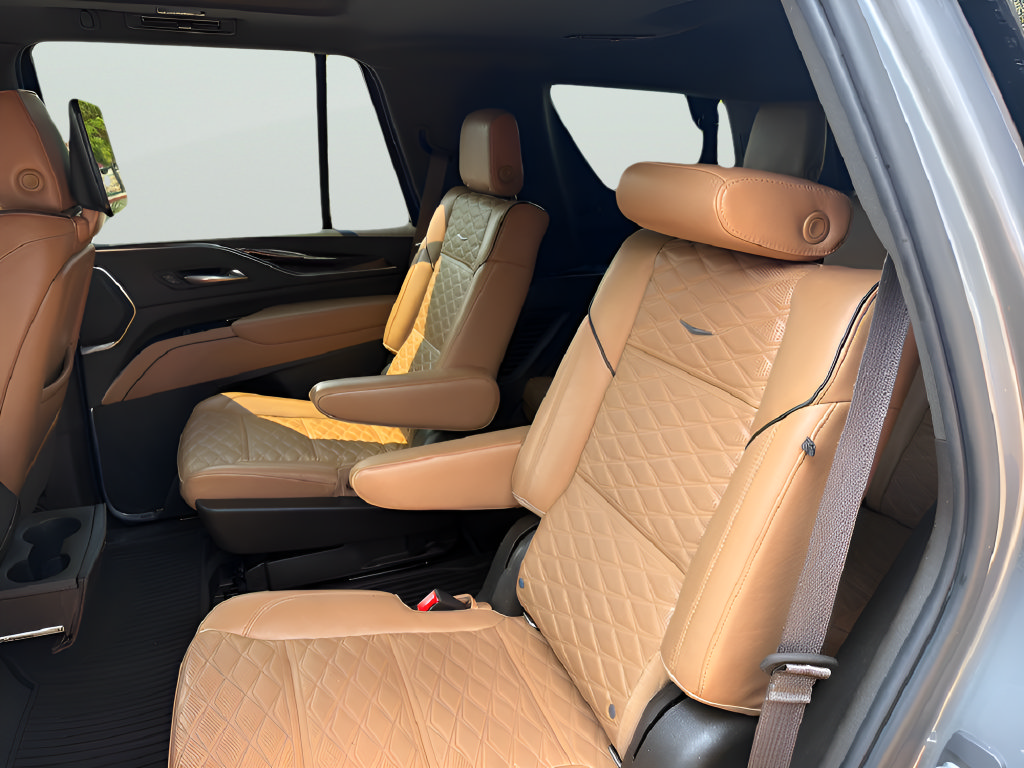 Used 2021 Cadillac Escalade Premium Luxury AWD/4WD image 35