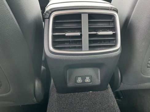 Used 2025 Genesis G70 2.5T image 24