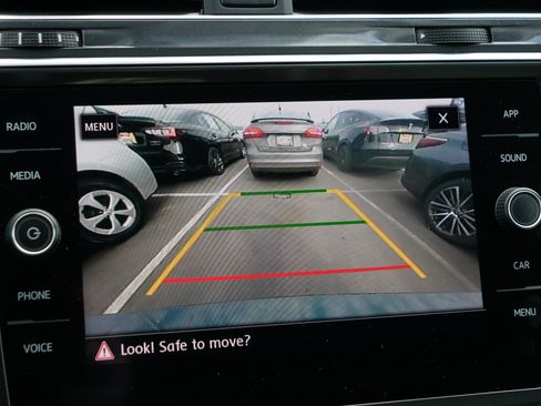 Used 2019 Volkswagen Tiguan SE image 27