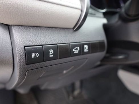 Used 2020 Toyota Camry XLE image 19