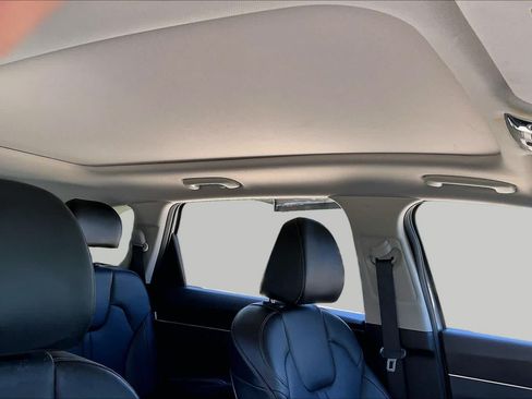Used 2025 Kia Sorento S w/ Panoramic Sunroof Package FWD image 14