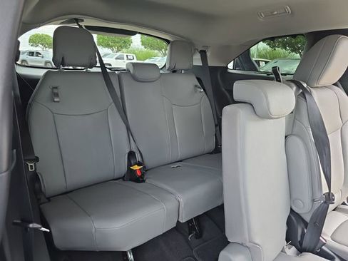 New 2026 Toyota Sienna XLE image 12
