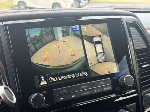 Used 2021 Nissan Titan PRO-4X w/ Pro-4x Convenience Package image 27