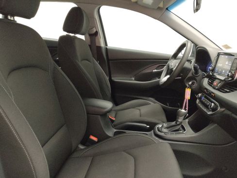 Used 2018 Hyundai Elantra GT FWD image 21