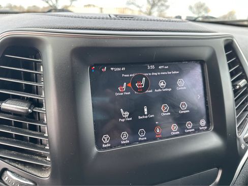 Used 2019 Jeep Cherokee Latitude Plus image 21