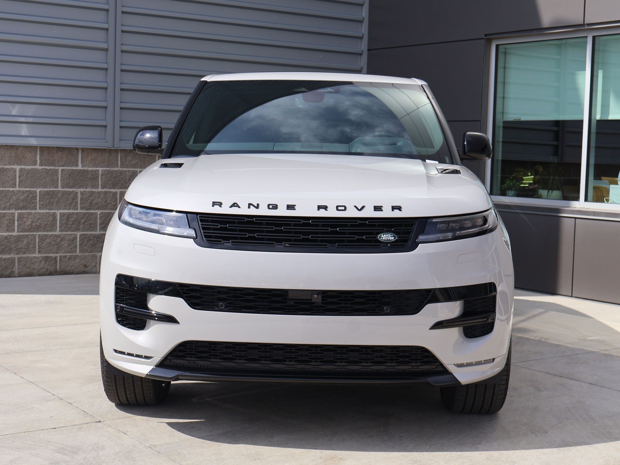 New 2026 Land Rover Range Rover Sport Dynamic SE AWD/4WD image 2