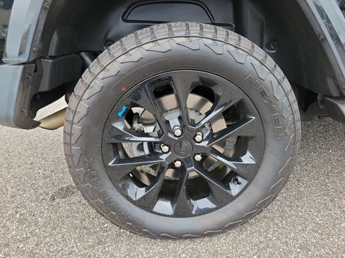 Used 2022 Jeep Wrangler Unlimited Sahara AWD/4WD image 27