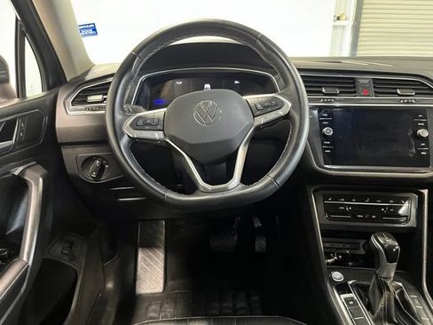 Used 2024 Volkswagen Tiguan SE AWD/4WD image 21