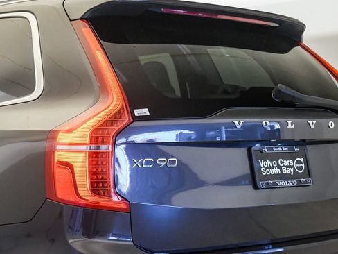 Certified 2024 Volvo XC90 T8 Core AWD/4WD image 12